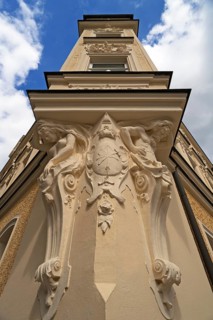 Caryatids underneath the multi-storey bay windows of an Art Nouveau building