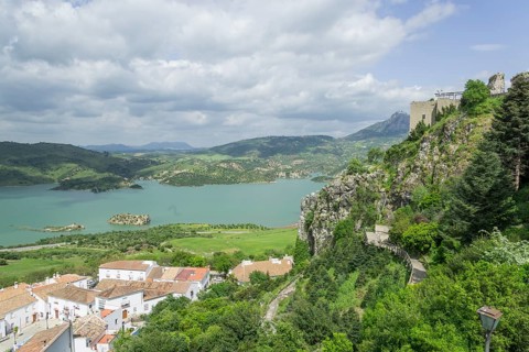 View over the village on the Embalse de Zahara and the castle