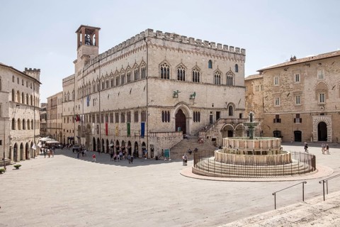 Palazzo die Priori with medieval fountain Fontana Maggiore