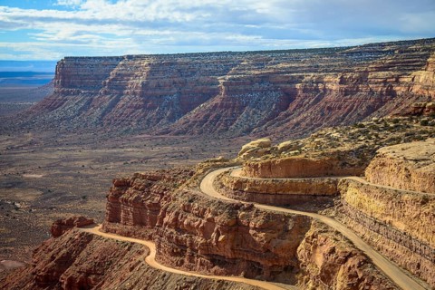 Moki Dugway overcomes the edge of the Cedar Mesa