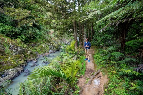 Hiker on their way to Piroa Waterfall