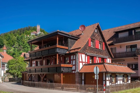 Half-timbered houses with Burg Liebenzell Castle