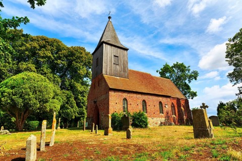 Church and old cemetery Gross Zicker