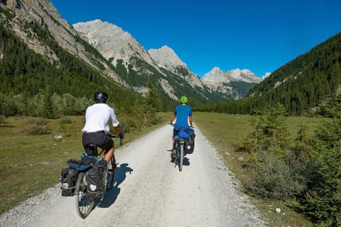 Cyclists in the Karwendel valley
