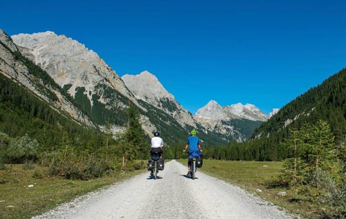 Cyclists in the Karwendel valley
