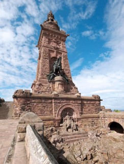 Figure of Friedrich I. Barbarossa and equestrian statue of Emperor Wilhelm I.