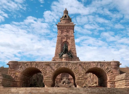Figure of Friedrich I. Barbarossa and equestrian statue of Emperor Wilhelm I.