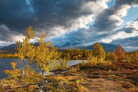 Light mood at lake Vuolio Njahkajavri
