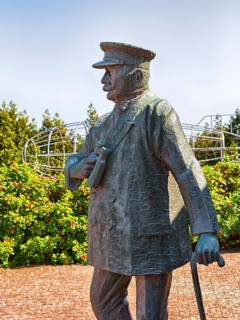 Bronze statue of Ferdinand Graf von Zeppelin