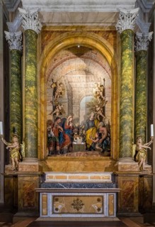Side altar with nativity scene scene