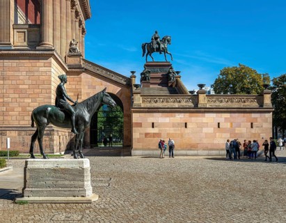 Old National Gallery with the bronze Amazon on horseback by Louis Tuaillon
