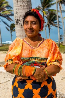 Traditional dressed Kuna Yala woman