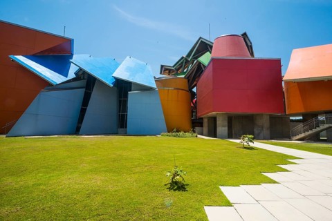 The colourful Biomuseo also known as The Biodiversity Museum