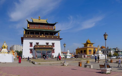 Main hall for the 26 meter high statue of the goddess Janraisig