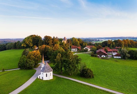 Chapel St. Leonhard and Castle Harmating