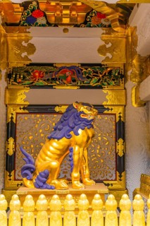 Guardian statue at the golden decorated Yomeimon Gate