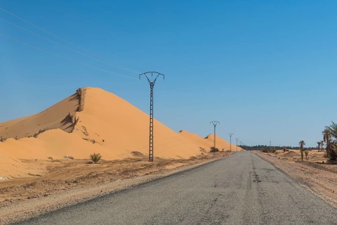 Road leading through the sanddunes of the Sahara
