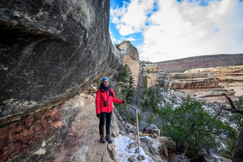 Young woman Trail descending into the canyon to Sipapu Bridge