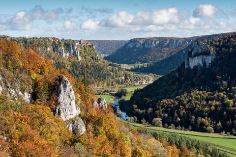Autumn atmosphere in the Upper Danube Nature Park with Werenwag Castle
