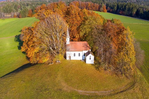Chapel St. Koloman in autumn