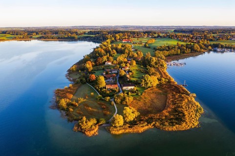 Urfahrn peninsula near Breitbrunn on Lake Chiemsee