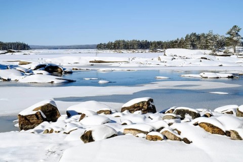 Snow-covered lake landscape in sunshine