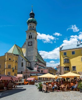 Market square and Parish Church St. Nikolaus