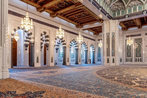 Ornamentally decorated interior with portico