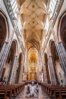 Gothic nave with apse