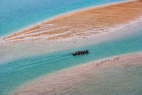 Rowing boat in the Lugune of Sur