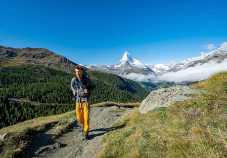 Hiker on the 5 lakes hiking trail