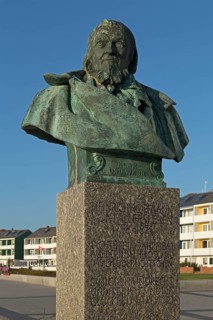 Statue of Heinrich Hoffmann von Fallersleben