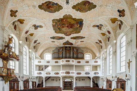 Baroque nave with organ gallery