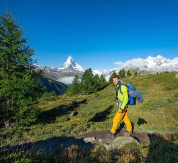 Hiker on the 5 lakes hiking trail
