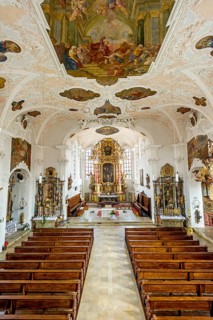 Baroque nave with high altar and mirror vault with ceiling frescoes