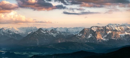 View of Hoher Kranzberg and Wettersteinwand