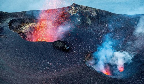From craters sprays fire and smoke cloud