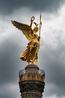 Golden bronze sculpture of Victoria on the Victory Column