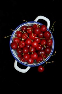 Sweet cherries in bowl