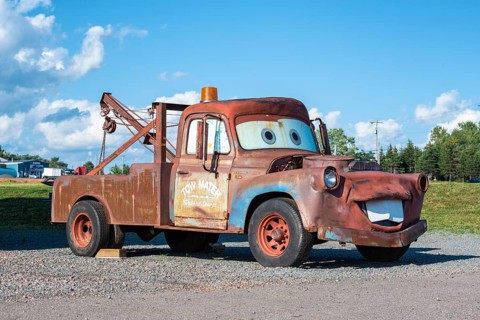 Reproduction of the comic figure Hook or Mater from the animated film Cars