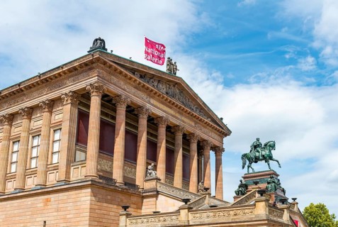 Old National Gallery with bronze equestrian statue of Friedrich Wilhelm IV