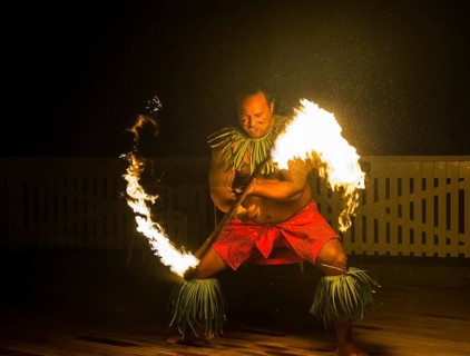 Local fire dancer in the Matavai Resort