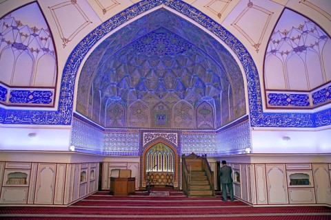 Interior view Bolo Hovuz Mosque