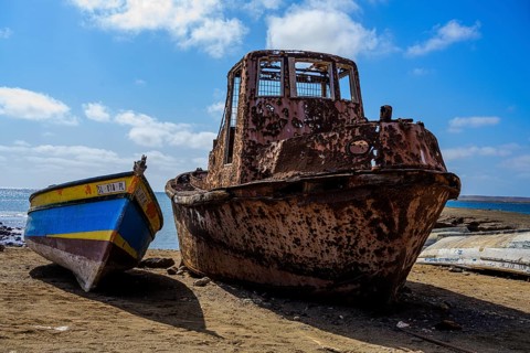 Old rusty boat on the beach at Pedra Lume