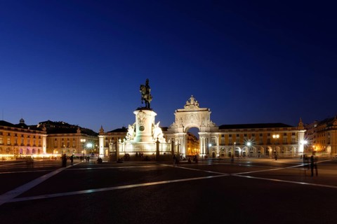 Equestrian statue of King Jose I and Arco da Rua Augusta