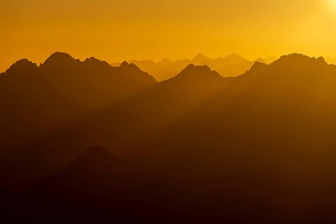 Staggered mountain ranges