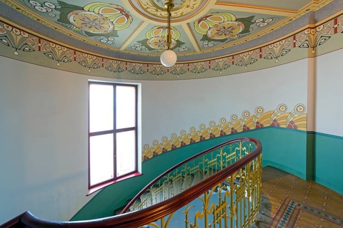 Curved staircase