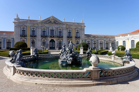 Palacio Nacional de Queluz with fountain
