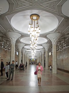 Mustakillik Maydoni Metro Station