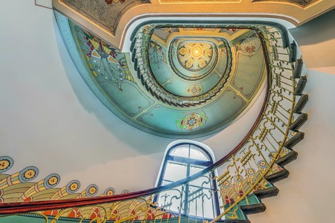 Curved staircase